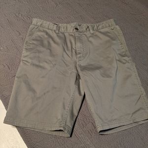Mens Oakley shorts size 34